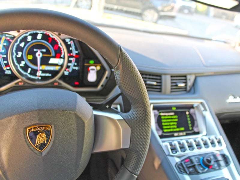 2015 Lamborghini Aventador Features