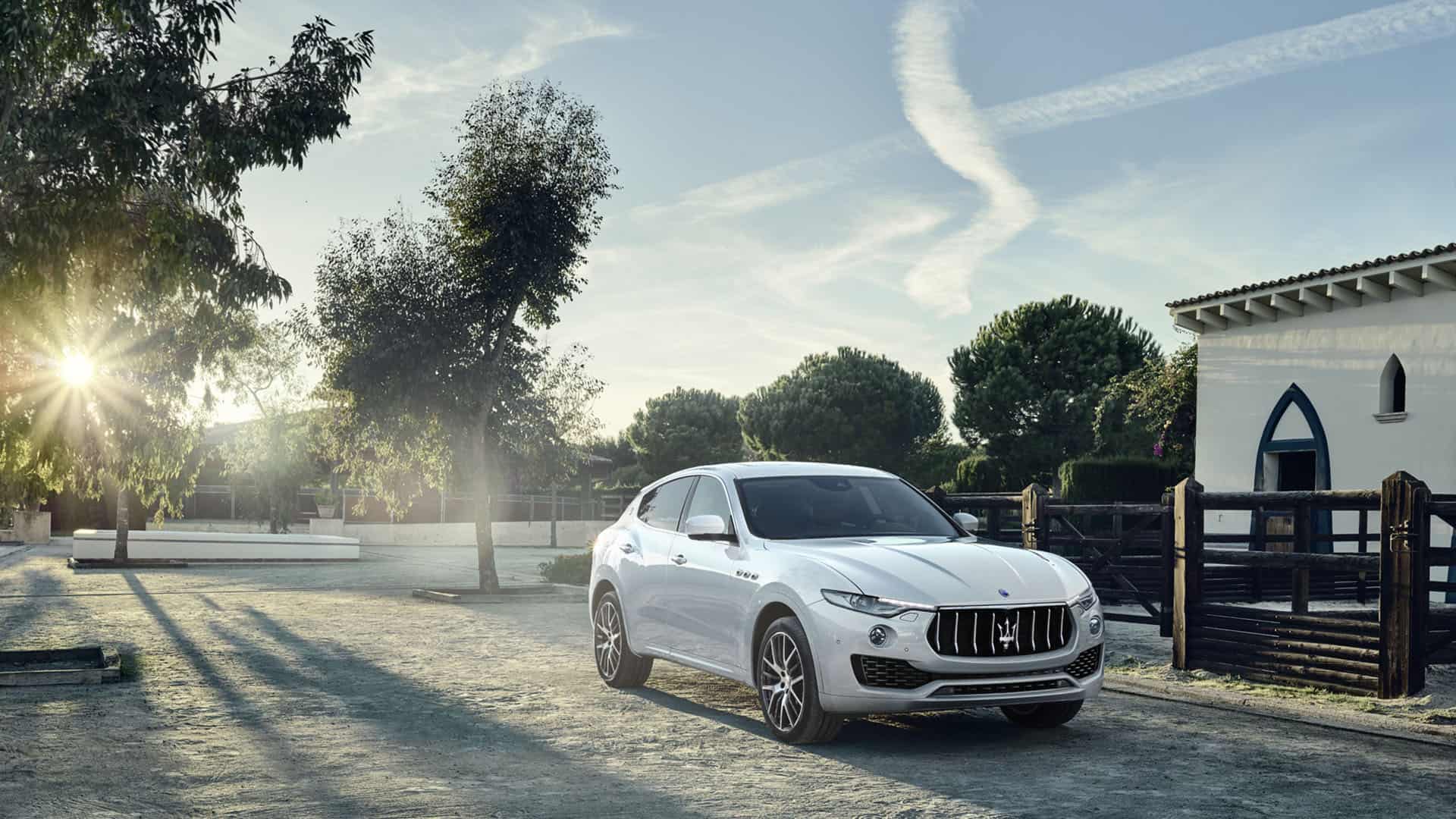 2017-Maserati-Levante-Overview