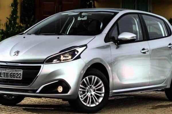 2017-Peugeot-208-Overview