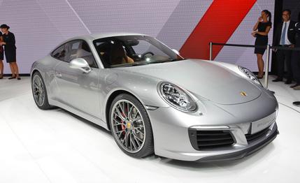 2017-Porsche-911-Carrera-Overview