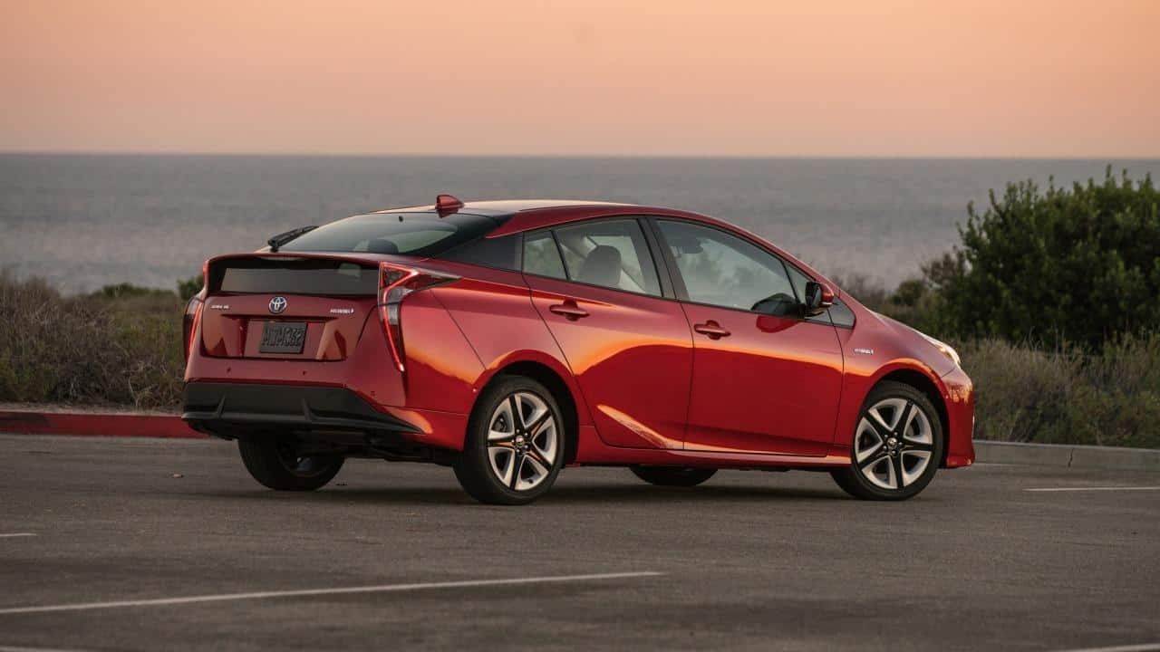 2017-Toyota-Prius-Exterior