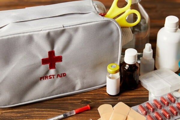 best-first-aid-kit-for-car