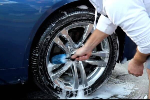 how-to-clean-tires-with-household-products