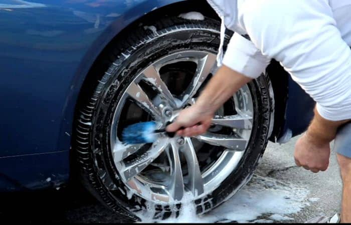 how-to-clean-tires-with-household-products